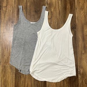 2 Carly Jean Los Angeles Favorite Tanks, Size Small